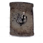 ピンバッジ・コーヒー豆入り缶型マロンコ゚社 CAFES-MALONGO