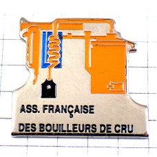 ピンバッジ・香水やアルコール蒸溜 DISTILATION DISTILLERIE BOUILLEURS ASSOCIATION-FRANCAISE ALAMBIC ピンバッジ・香水やアルコール蒸溜 DISTILATION DISTILLERIE BOUILLEURS ASSOCIATION-FRANCAISE ALAMBIC