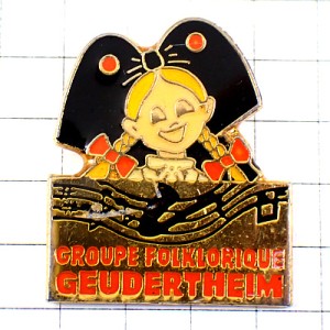 ピンバッジ・アルザス民族衣装の女の子サックス民族音楽 GEUDERTHEIM ALSACE ALSACIENNE SAXOPHONE ピンバッジ・アルザス民族衣装の女の子サックス民族音楽 GEUDERTHEIM ALSACE ALSACIENNE SAXOPHONE