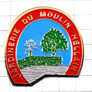 ピンバッジ・緑色の大きな木