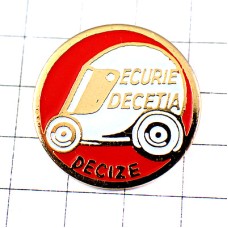 ピンバッジ・ヘルメット型の車レース仕様