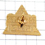 ピンバッジ・キング王様ビスケット金色の三角 KING-BISCUITS FRANCE