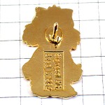 ピンバッジ・赤い猫ネコのスポーツ選手ランニングシャツ