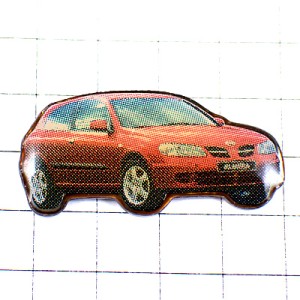 ピンバッジ・クーペ赤い車ツードア