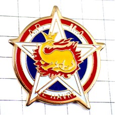 ピンバッジ・炎の中の火を吹くドラゴン紋章の龍竜と王冠スター星トリコロール青白赤 LE-HAVRE SALAMANDRE