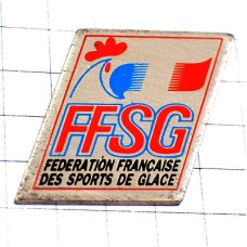 ピンバッジ・ニワトリ氷上スポーツ雄鶏フランスの国鳥 FFSG ICE-SPORTS FEDERATION-FRANCAISE-DES-SPORTS-DE-GLACE SKATING SKIING FRANCE