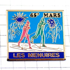 ピンバッジ・スキー二人カップル花火とともに MENUIRES ALPS SKIING FIREWORKS FRANCE