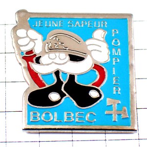 ピンバッジ・赤いホースの消防士くん