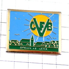 ピンバッジ・大きな太陽グリーンの街の影