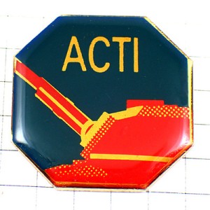 ピンバッジ・赤い戦車ミリタリー武器ネジ式キャッチ