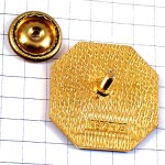 ピンバッジ・赤い戦車ミリタリー武器ネジ式キャッチ