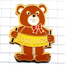 ピンバッジ・熊のぬいぐるみクリスマス幸運を祈るグッドラック GOOD-LUCK TEDDY-BEAR NEW-YEAR ピンバッジ・熊のぬいぐるみクリスマス幸運を祈るグッドラック GOOD-LUCK TEDDY-BEAR NEW-YEAR