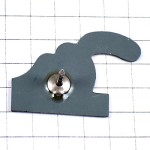 ピンバッジ・アルファベットＭ筆記体