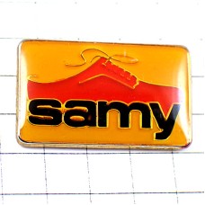 ピンバッジ・紐靴の革靴サミー ピンバッジ・紐靴の革靴サミー