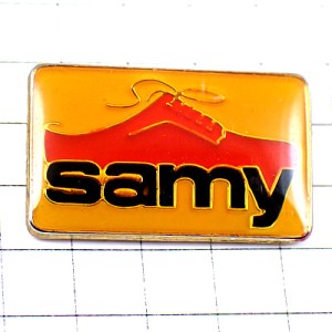 ピンバッジ・紐靴の革靴サミー