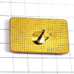 ピンバッジ・紐靴の革靴サミー