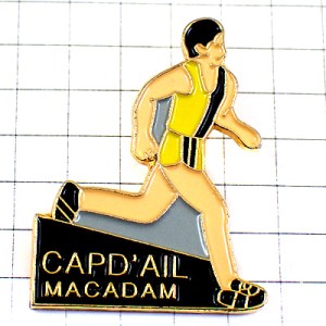 ピンバッジ・ランナー陸上選手ランニング黄色