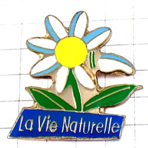 ピンバッジ・白い花ブルー自然な暮らし水色