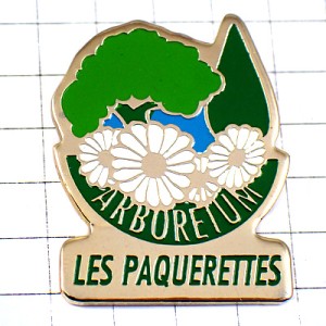 ピンバッジ・白い花々みどりの木々