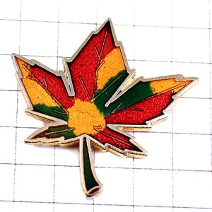 ピンバッジ・カナダ国旗のカエデ四季の緑赤茶色い楓 CANADA FLAG LEAVE COLORS