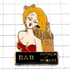 ピンバッジ・お酒パスティス51赤い下着の女の子