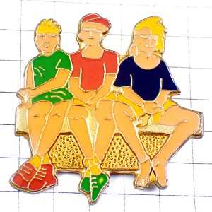 ピンバッジ・３人の男の子女の子サングラス眼鏡 BOYS&GIRLS