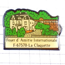 ピンバッジ・森の中のお城 LA-CLAQUETTE FRANCE