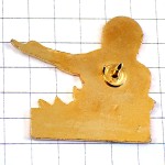 ピンバッジ・消防士と炎の囲まれ消火中 LILLEBONNE FIREMAN FRANCE