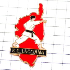 ピンバッジ・空手カラテ黒帯コルシカ島の地図型