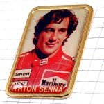 ピンバッジ・高速の貴公子アイルトンセナF1車ドライバー写真 SHEWLL BOSS MARLBORO AYRTON-SENNA LEGEND