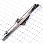 ブローチ・スキー板と登山靴シルバー銀色