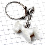 キーホルダー・白いプードル犬 DOG CANICHE FRANCE