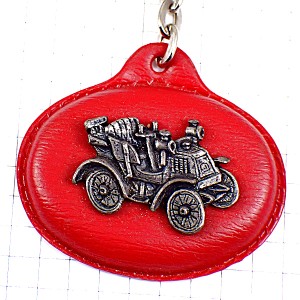 キーホルダー・赤い革製アンティークカー車シルバー銀色オープンカー