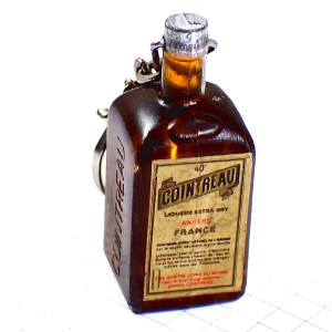キーホルダー・コワントロー酒瓶ボトル COINTREAU BOTTLE FRANCE