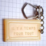 キーホルダー・ゴーフレットお菓子ワッフル型 GAUFRETTE PANIER FRANCE