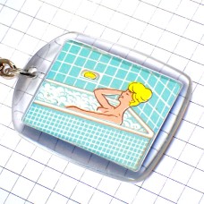 キーホルダー・バスルーム入浴中の女の子