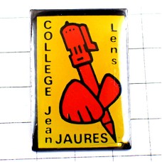 ピンバッジ・万年筆ペンを握る中学生文房具