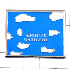 ピンバッジ・青い空と白い雲