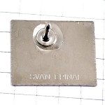 ピンバッジ・青い空と白い雲