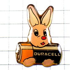 ピンバッジ・ピンク色ウサギのぬいぐるみ乾電池デュラセル DURACELL USA