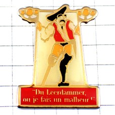 ピンバッジ・オランダのチーズ義足の海賊パイレーツ LEERDAMMER CHEESE NETHERLANDS NEDERLAND HOLLAND