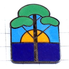 ピンバッジ・緑の木一本と太陽