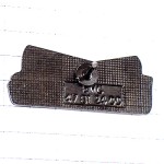 ピンバッジ・ミディ南仏の新聞紙 MIDI-LIBRE FRANCE