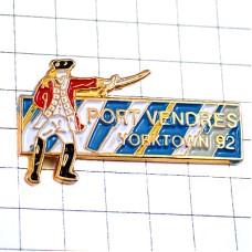 ピンバッジ・赤いジャケットの海賊 CORSAIRE PORT-VENDRE FRANCE