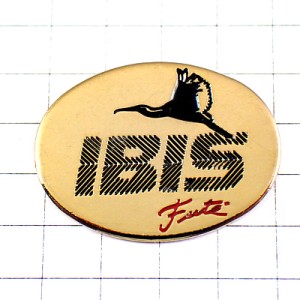 ピンバッジ・羽ばたく鳥イビスホテル IBIS HOTEL