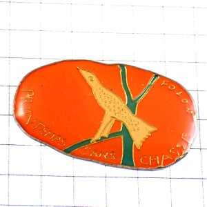 ピンバッジ・ジャン=ミッシェル・フォロン画FOLONの鳥の絵画 PRINTEMPS-SANS-CHASSE JEAN-MICHEL-FOLON FRANCE