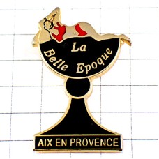 ピンバッジ・ベルエポック赤い下着の女の子エクサンプロヴァンス