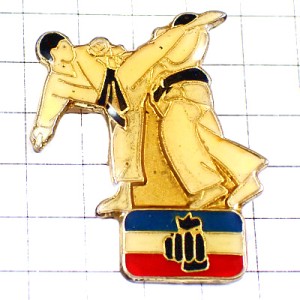 ピンバッジ・テコンドー黒帯キック武道 FEDERATION-FRANCAISE-KARATE