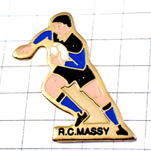 ピンバッジ・ラグビー選手ボール球をもって走る