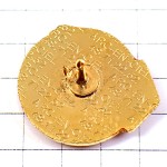 ピンバッジ・白い箱を運ぶウサギ兎うさぎ